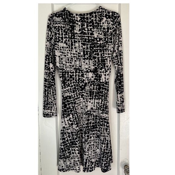 London times Women's Dress Size 8  long sleeves v neck black and tan thread up - Picture 2 of 8
